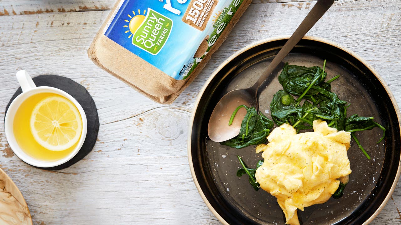 How to cook scrambled eggs