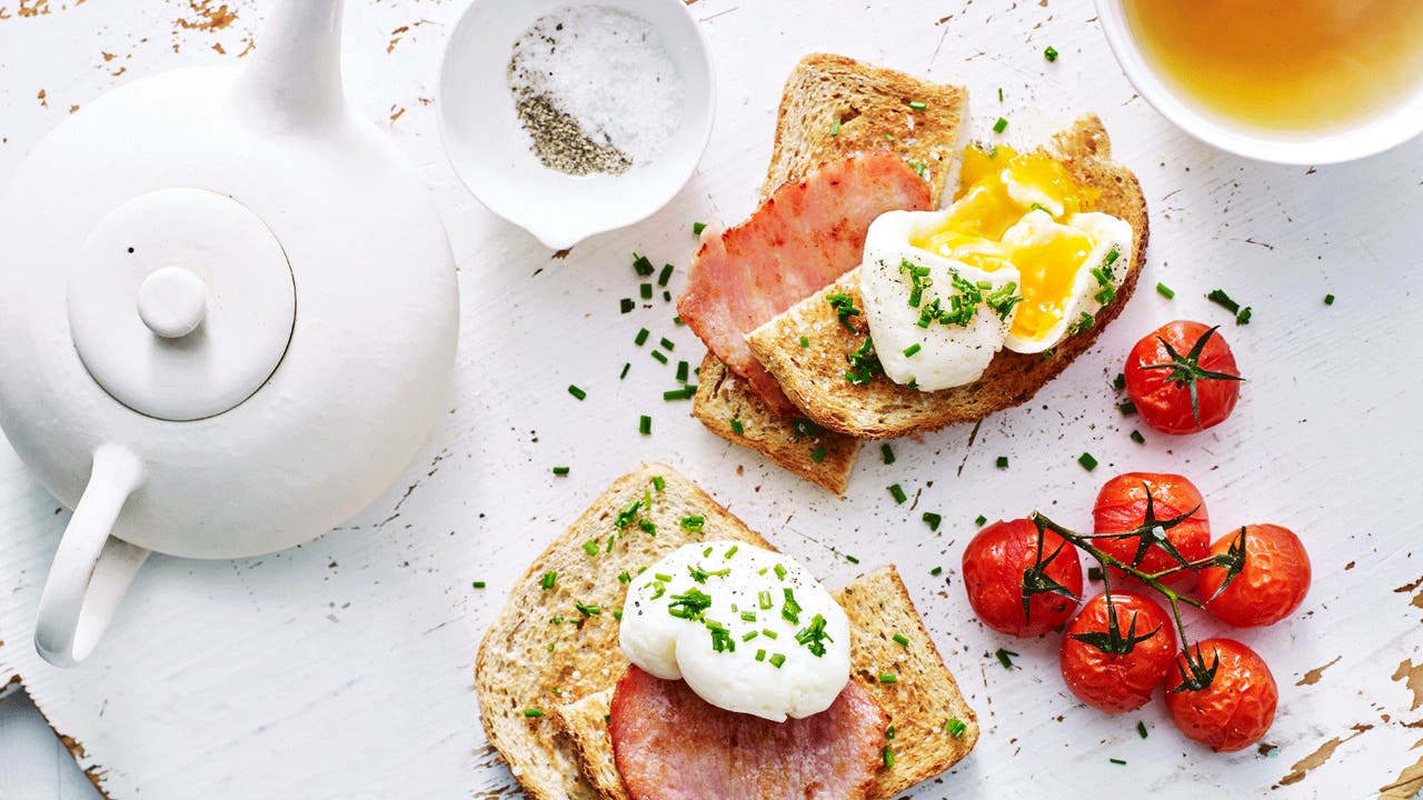 How to poach eggs