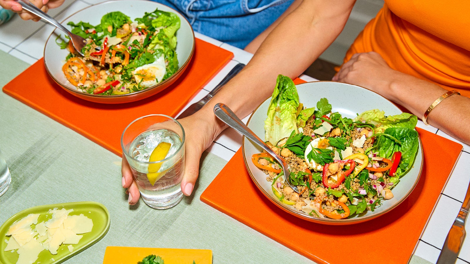 Going out to eat? Try these stay-on-track tips