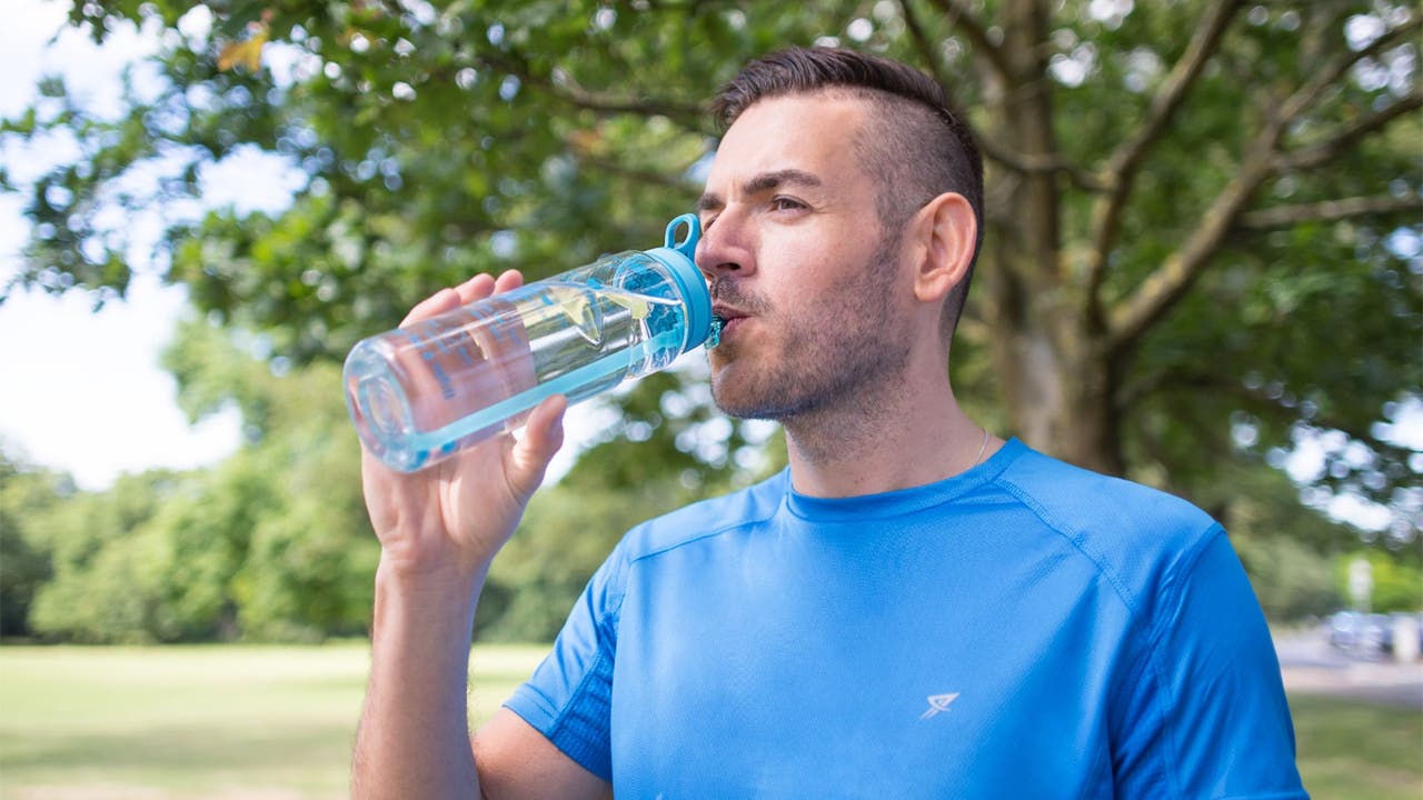 5 safe ways to lose water weight