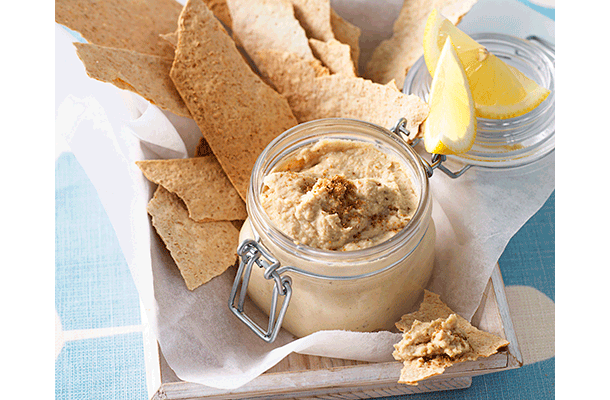 Spiced hummus with lavash chips