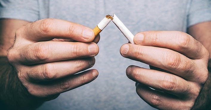 Arrêter la cigarette fait-il toujours grossir ?
