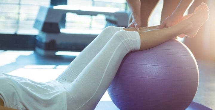 Exercices avec un ballon de fitness