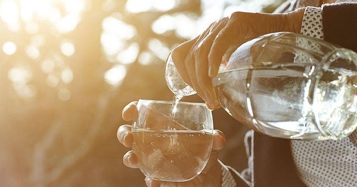 Pourquoi devriez-vous immédiatement boire un verre d’eau ?