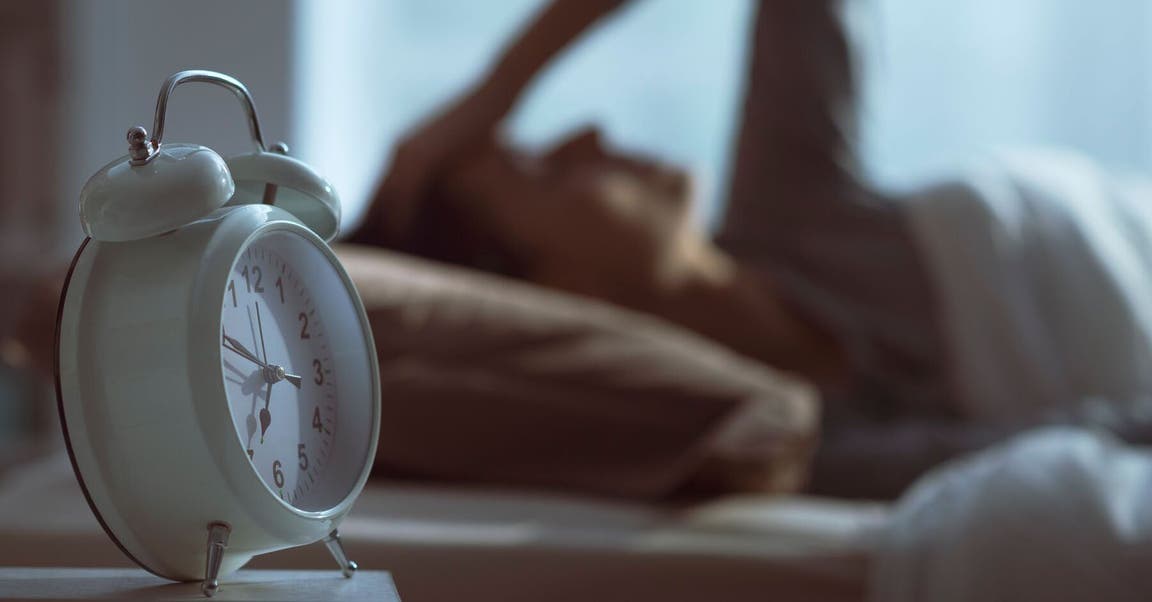 Les sueurs nocturnes : causes et traitements pour les hommes et les femmes