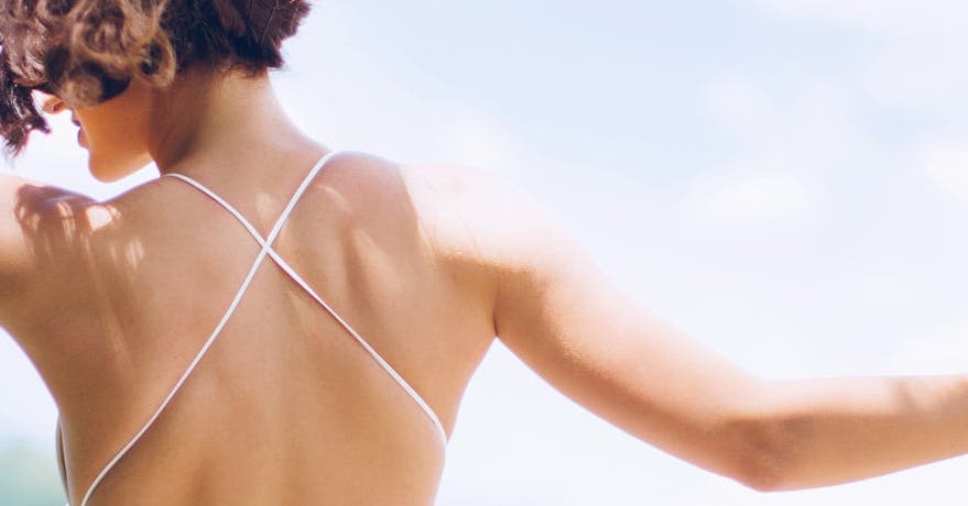 Soyez prête pour la robe de mariage d’été avec des bras tonifiés!