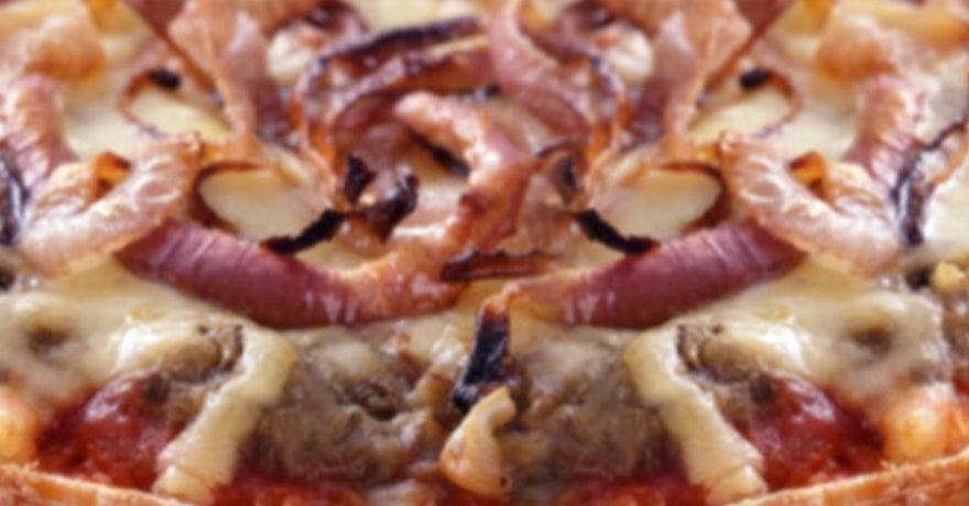 Pizza pita à l'aubergine rôtie et au fontina