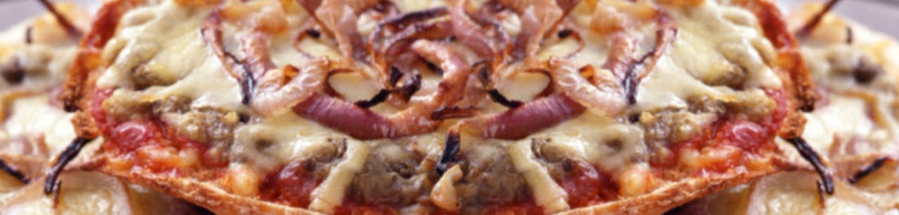 Pizza pita à l'aubergine rôtie et au fontina