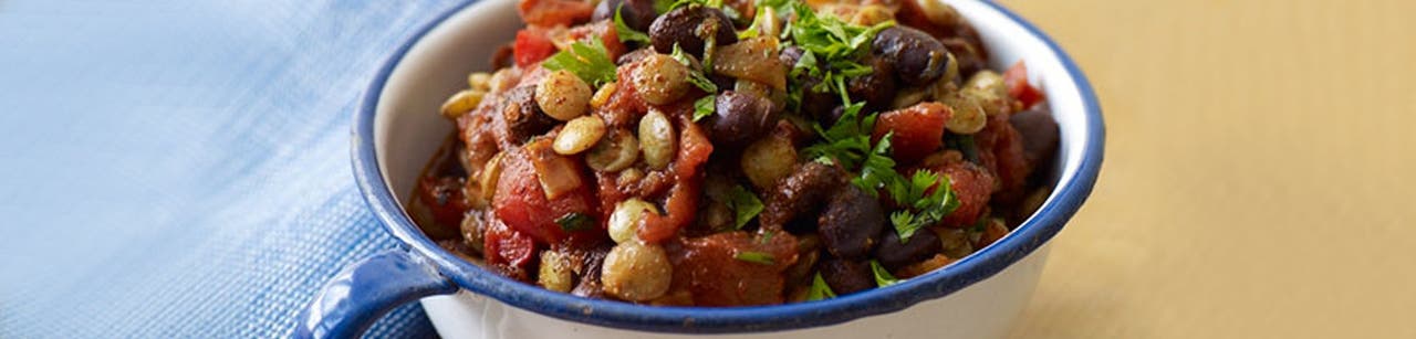 Chili aux lentilles et aux haricots noirs