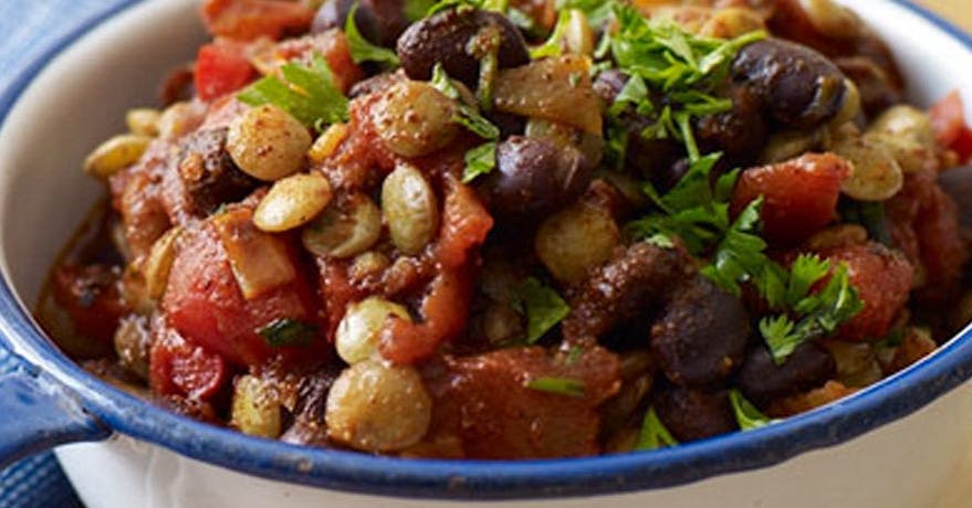 Chili aux lentilles et aux haricots noirs