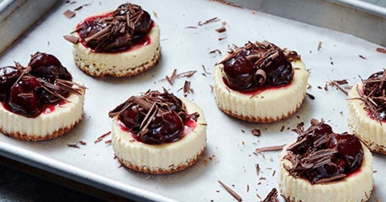 <strong>Greek Yogurt Dark Chocolate Cherry Cheesecakes</strong>
