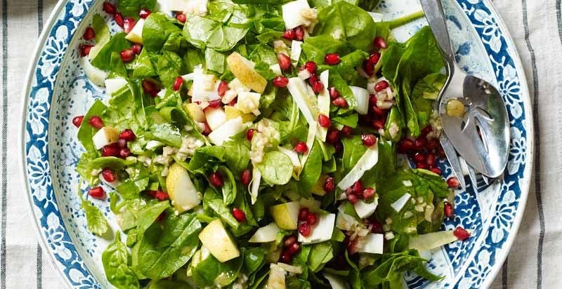 <strong>Salades d’épinards et de poires hachés avec vinaigrette au xérès</strong>