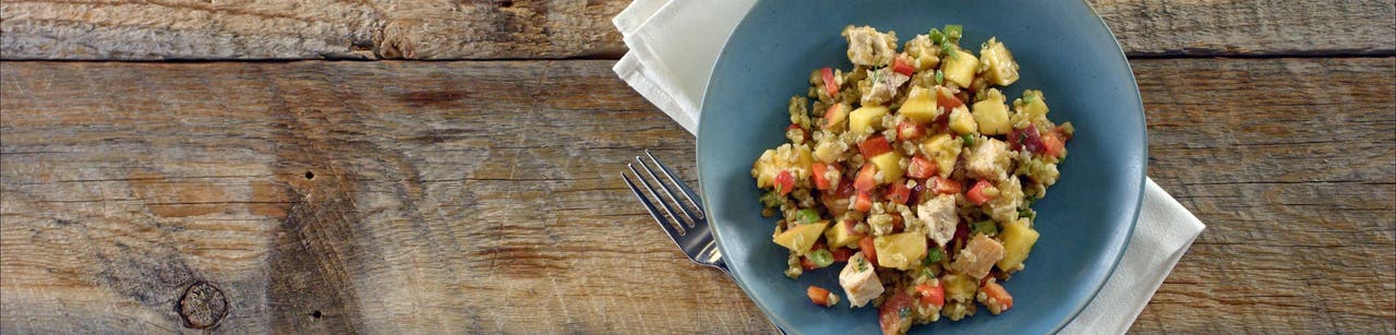 Salade de frik au poulet, aux pêches et à l’estragon
