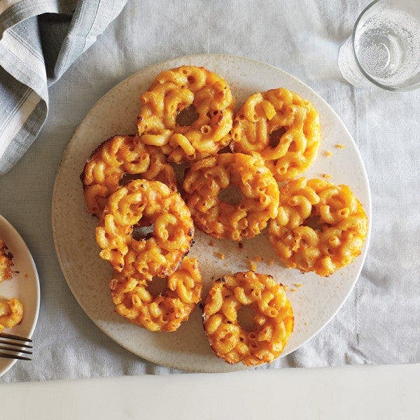 Beignes à saveur de macaroni au fromage