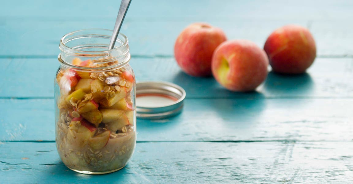 <strong>Peach Cobbler Overnight Oats</strong>