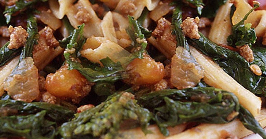Pâtes avec brocoli italien et sauce bolognaise