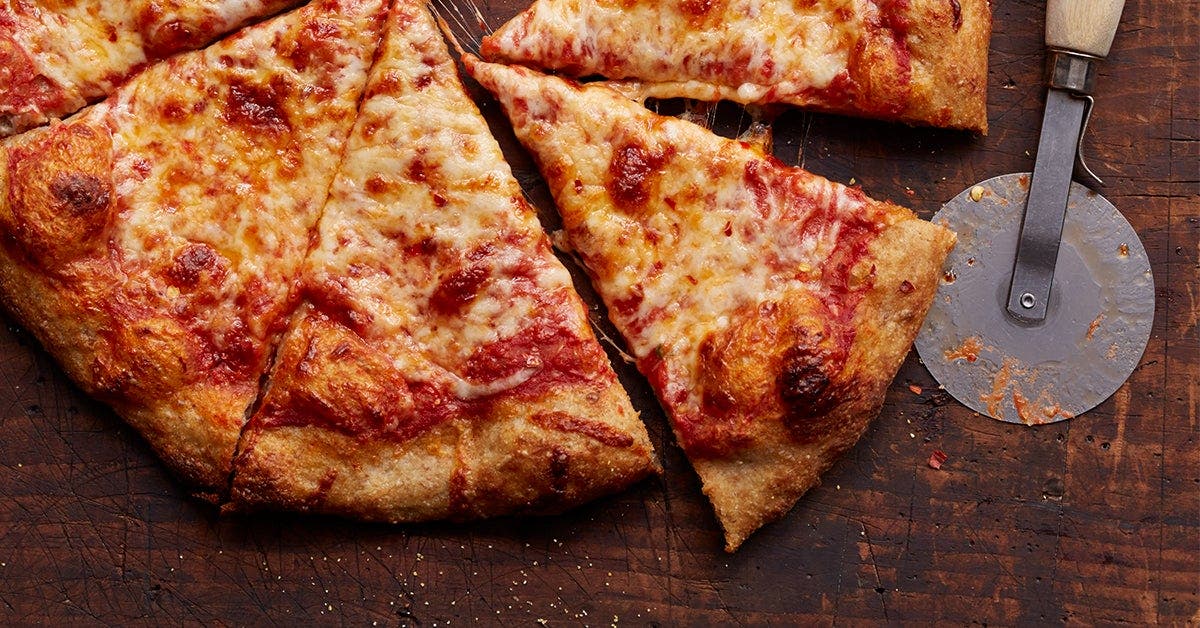 28 façons délicieuses de déguster une pizza au fromage