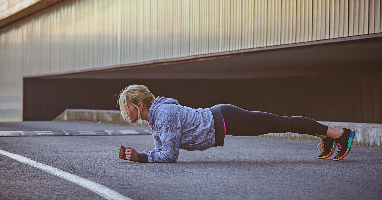 <strong>Planche sur les avant-bras</strong>