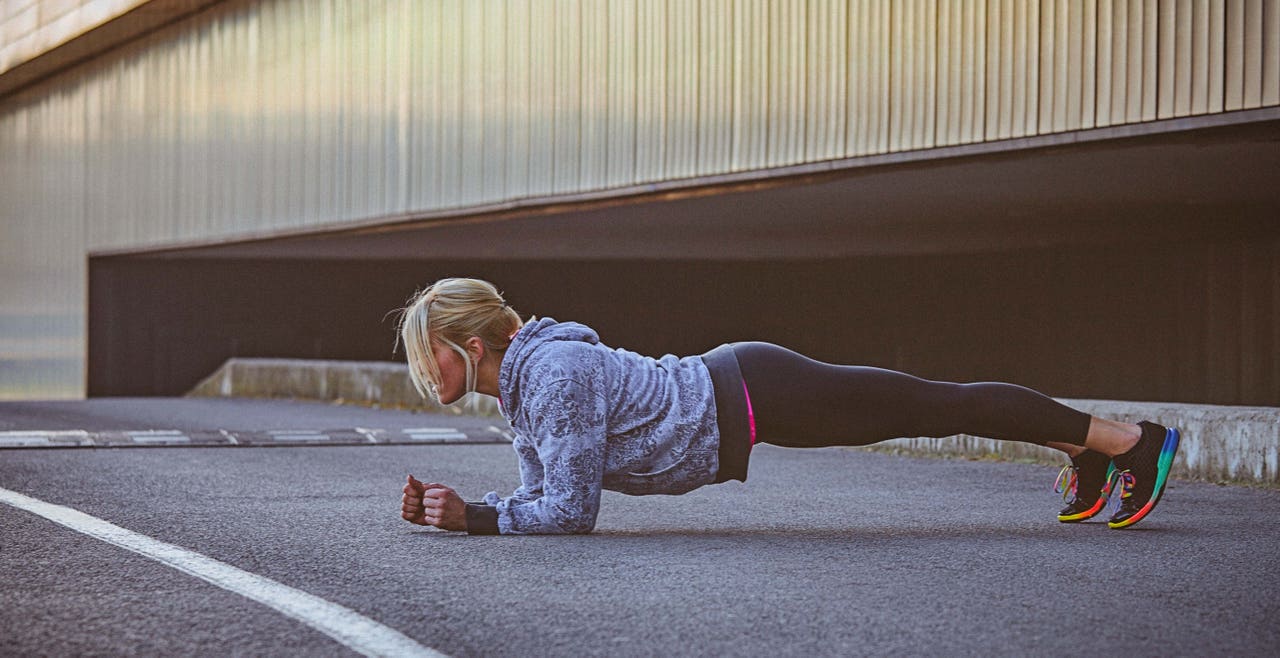 <strong>Forearm Plank</strong>