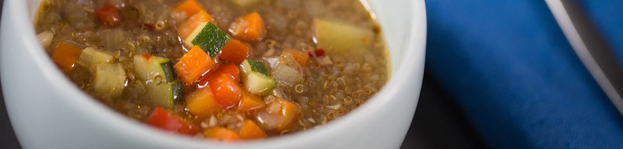 Soupe au quinoa grillé