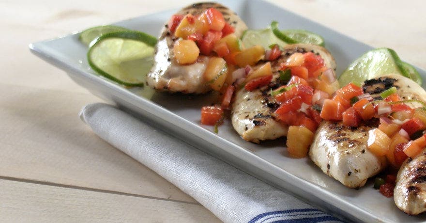 Poulet grillé avec salsa piquante aux fraises