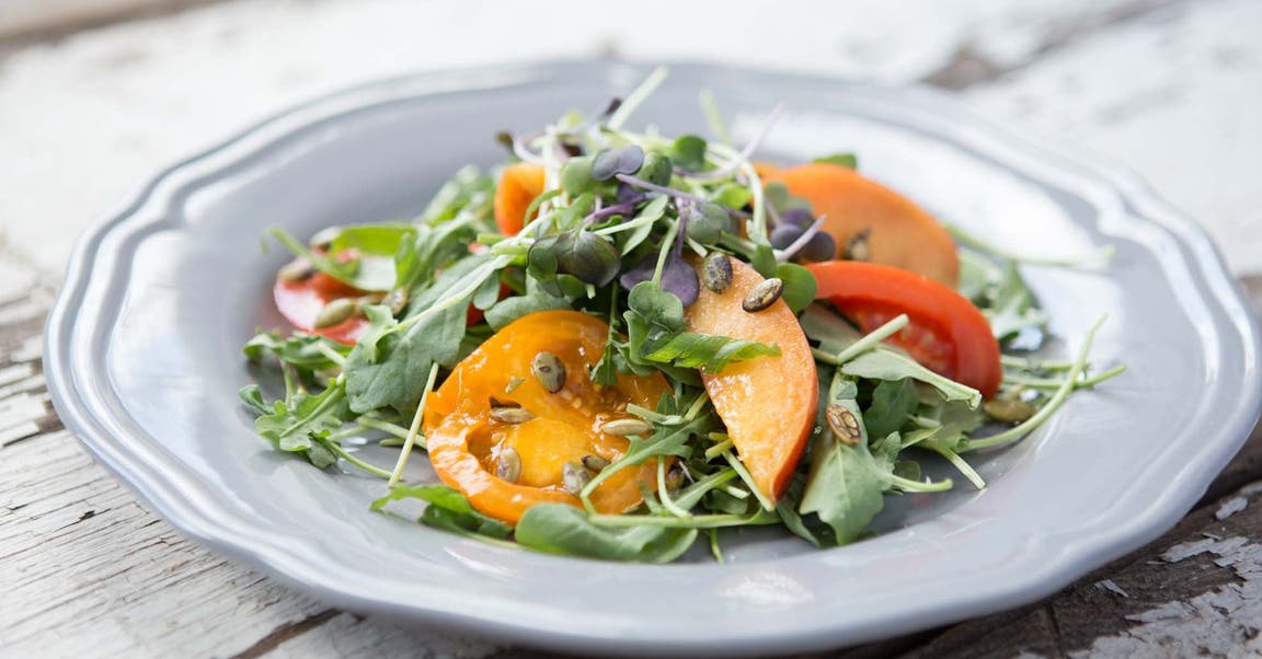 <strong>Salade de tomates et de nectarines avec oignons verts et graines de citrouille</strong>