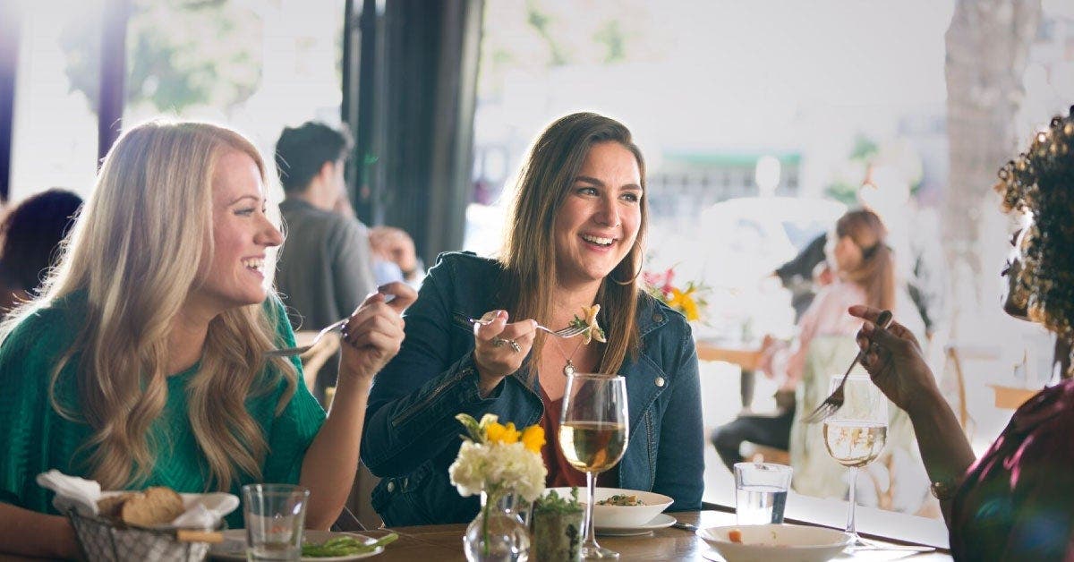 Manger à l’extérieur en toute simplicité : des astuces pour ta prochaine sortie au restaurant