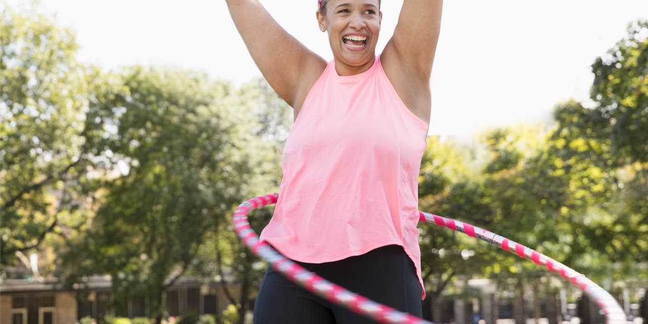 Exercices de hula hoop : entraînement simple pour débutants