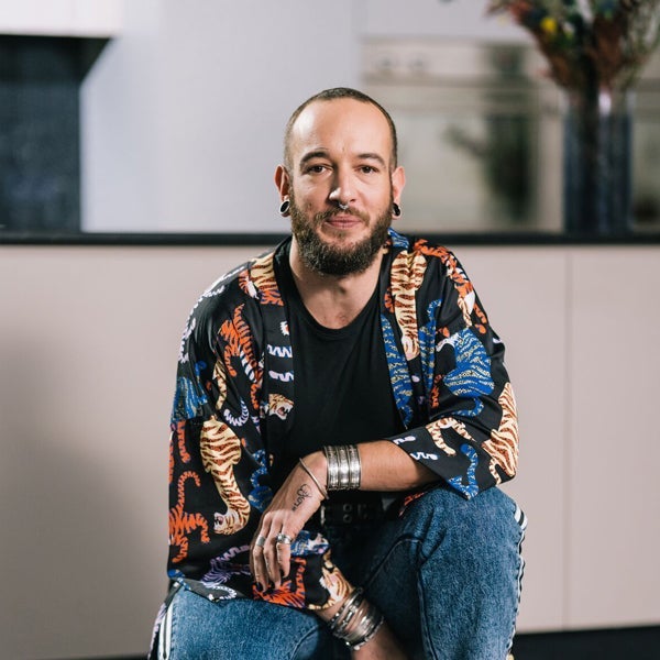 Membre WW Mathieu souriant devant la caméra Membre WW Mathieu souriant devant la caméra