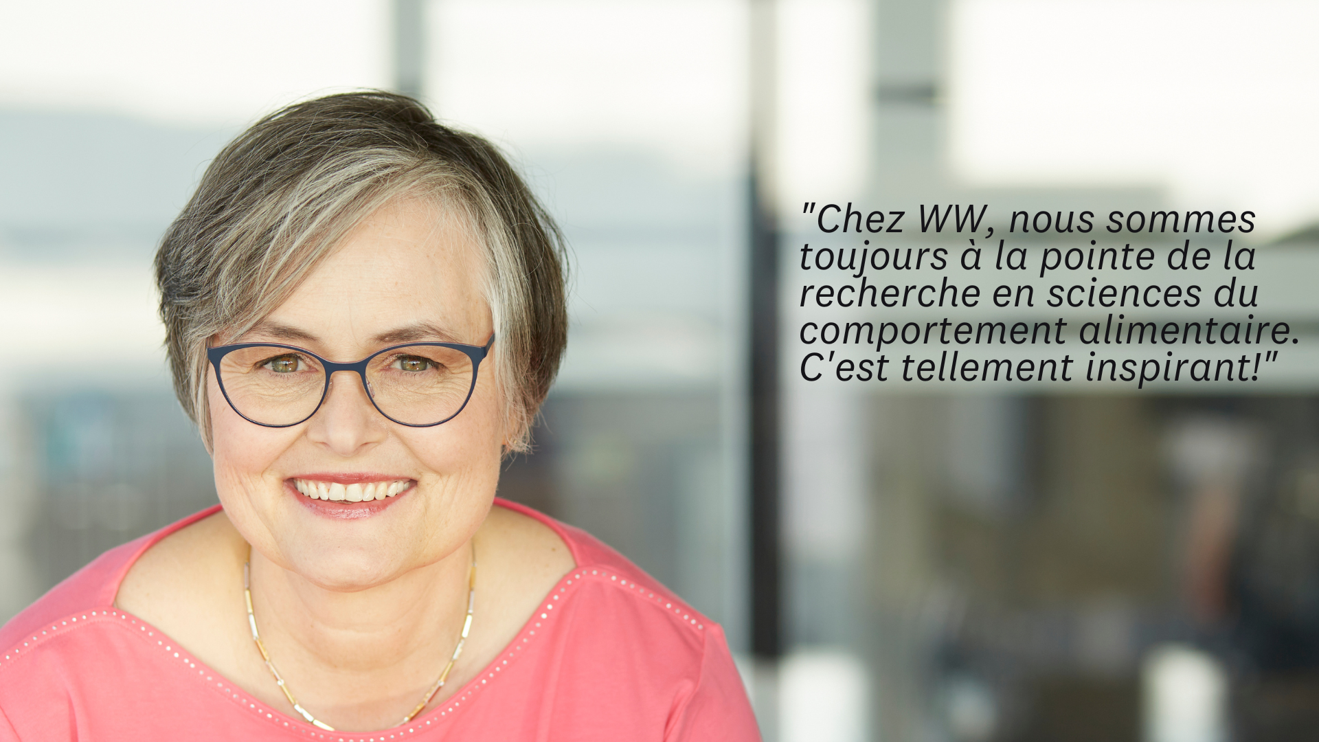 Sandra, collaboratrice de WW, sourit à la caméra