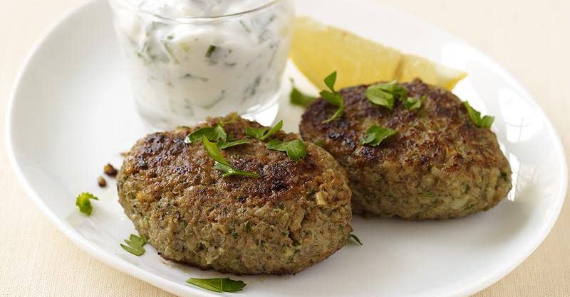 Kibbeh mit Joghurtsauce