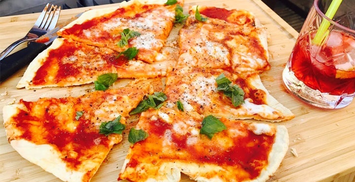 Unsere Redaktion unterwegs für dich: Pizza von dem Grill