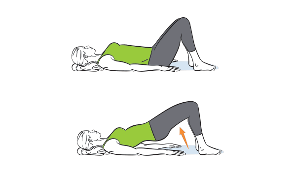 Exercice de Pilates: enroulement de la colonne vertébrale Exercice de Pilates: enroulement de la colonne vertébrale
