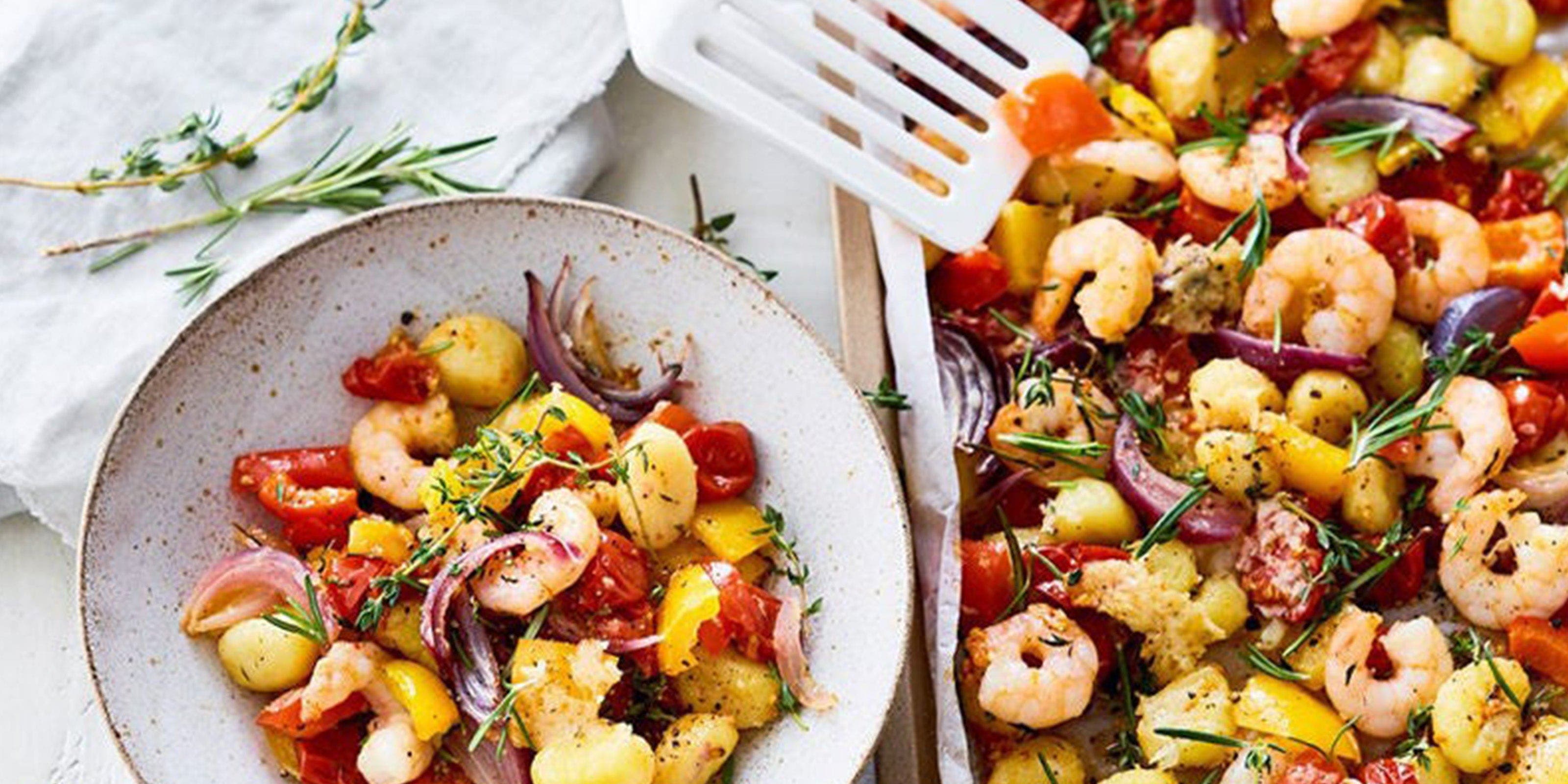 Gnocchi aux crevettes sur une assiette