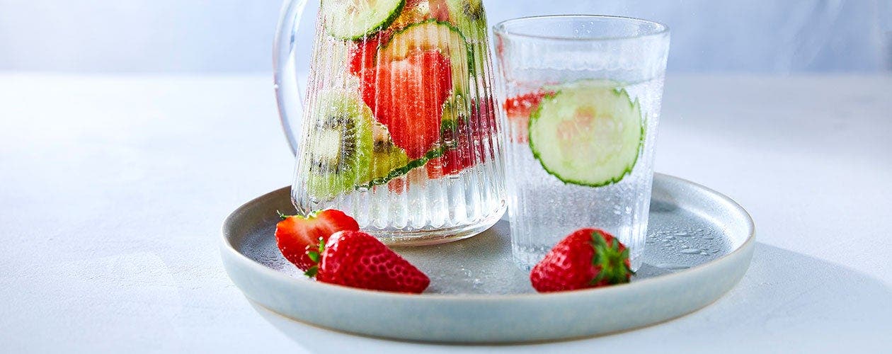 5 Wege, um endlich mehr Wasser zu trinken!