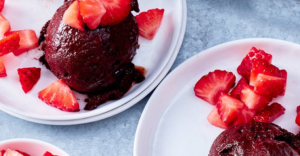 Schokoladensorbet mit Erdbeeren