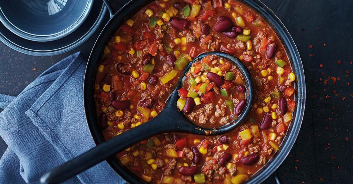 Ein Topf mit Chili con Carne