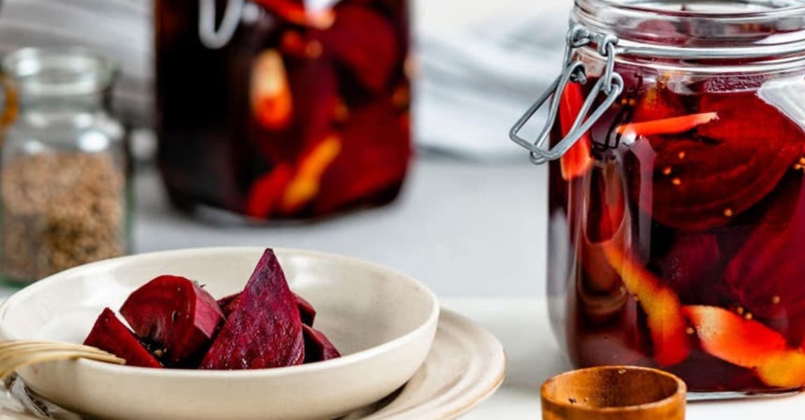 Ein Glas fermentierte Rote Beete