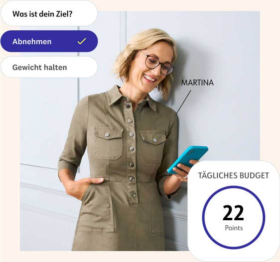 WW Mitglied Martiny schaut auf ihr Smartphone