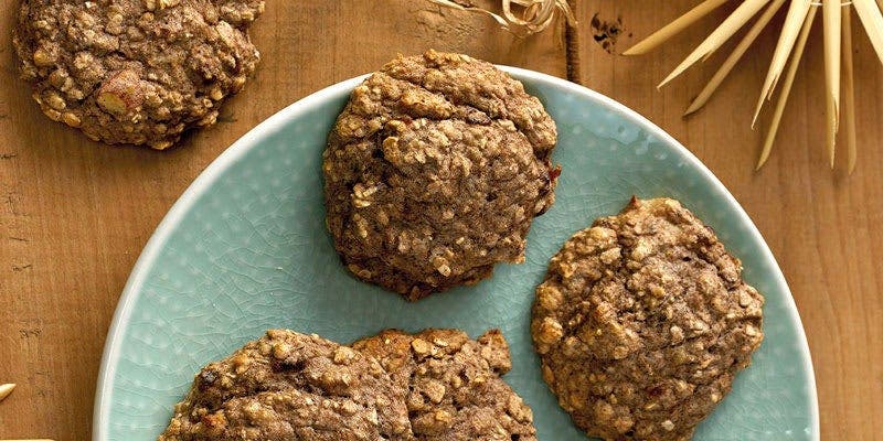 Teller mit Erdnusscookies