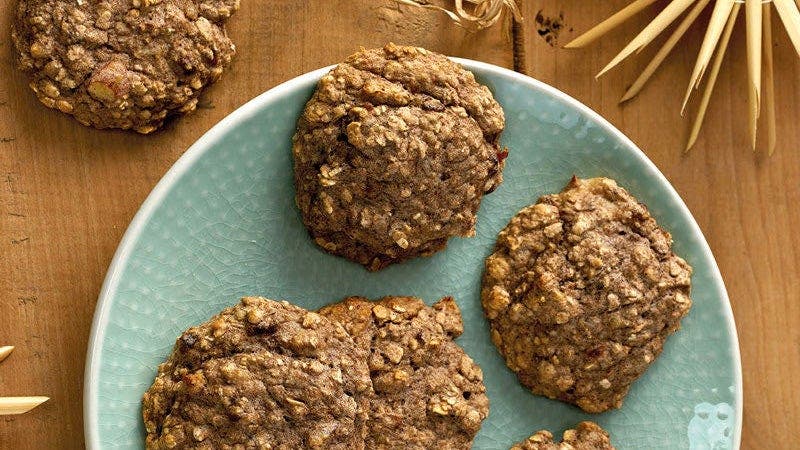 Teller mit Erdnusscookies