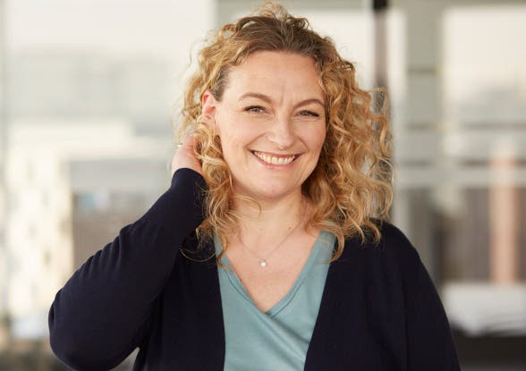 Julia Smedema lacht in die Kamera