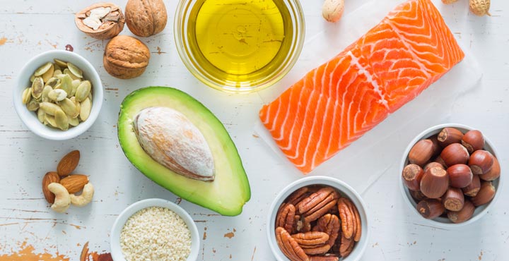 Sélection d'aliments riches en bons lipides