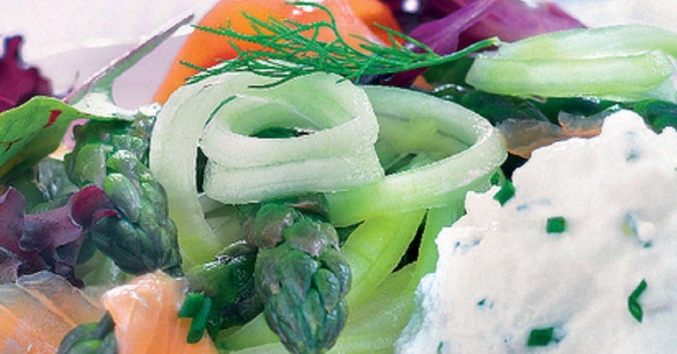 <b>Salade folle au saumon, mousse de fromage blanc</b>
