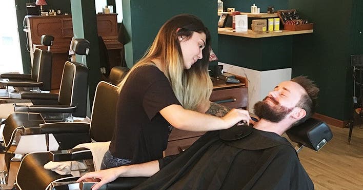 Un barbier s'il vous plaît !