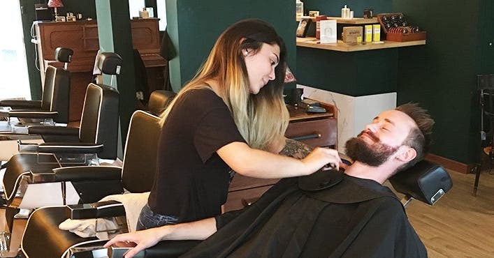 Un barbier s'il vous plaît !