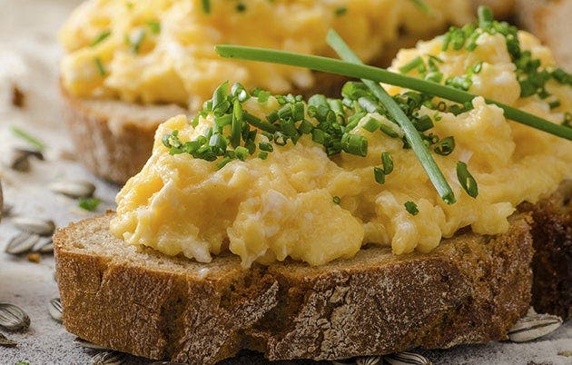 Oeufs brouillés créatifs