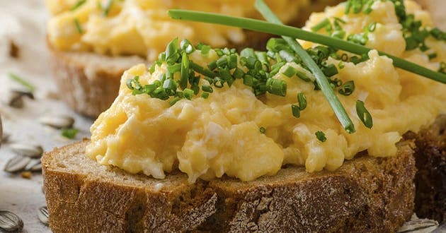 Oeufs brouillés créatifs
