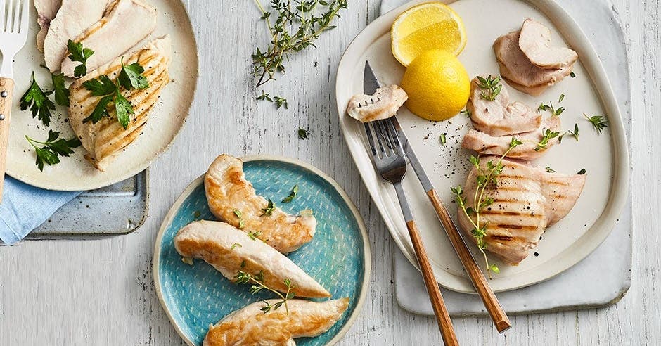 Gros plan sur les aliments à ZeroPoint™ : poulet et dinde