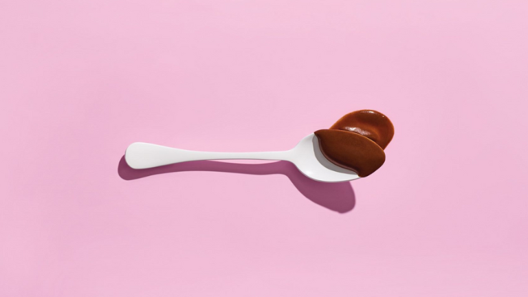 Chocolade op een lepel - romantisch